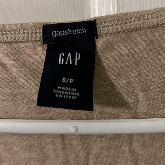 Gap stretch top EUC - Picture 2 of 2